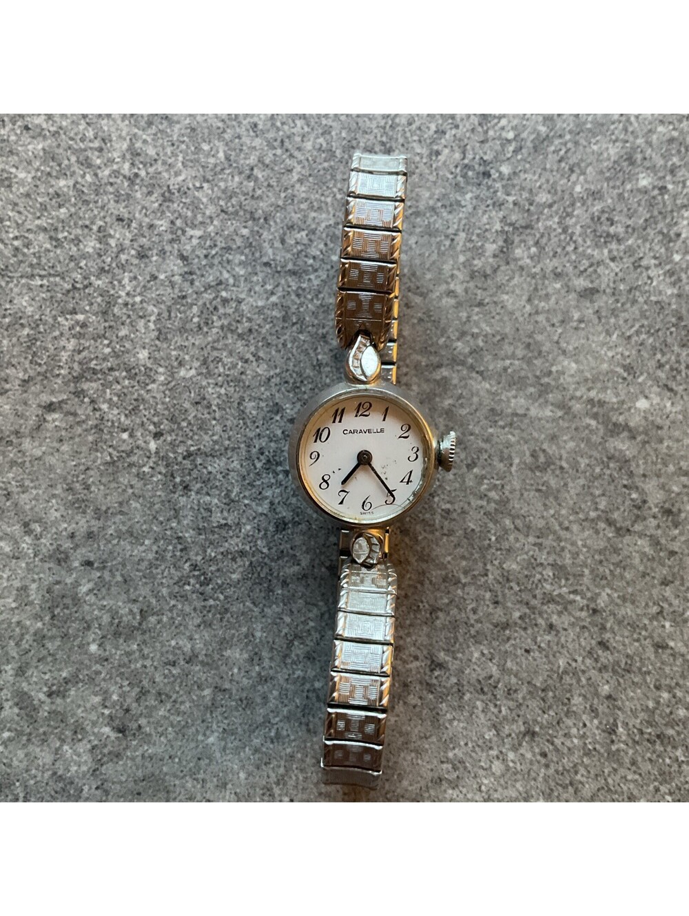 Beautiful Caravelle 17 Jewel Womens Watch Silver Tone Case and Band A4